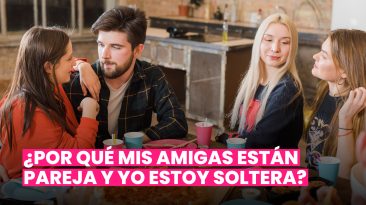 amigas-novias-y-chica-soltera-comen